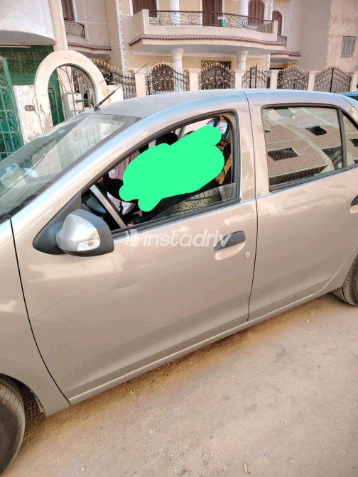 Renault Logan 2015 Champagne Automatic Used for Sale in Greater Cairo ( Cairo + Giza) - 5
