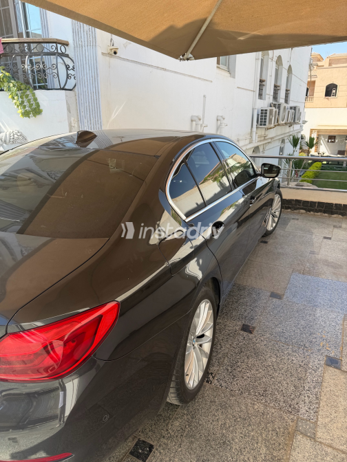 بي ام دبليو 520 2020 أسود أوتوماتيك مستعملة للبيع في القاهرة الكبرى ( القاهرة - الجيزة) - 3