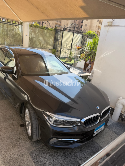 بي ام دبليو 520 2020 أسود أوتوماتيك مستعملة للبيع في القاهرة الكبرى ( القاهرة - الجيزة) - 5