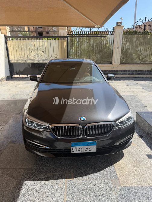 بي ام دبليو 520 2020 أسود أوتوماتيك مستعملة للبيع في القاهرة الكبرى ( القاهرة - الجيزة) - 6