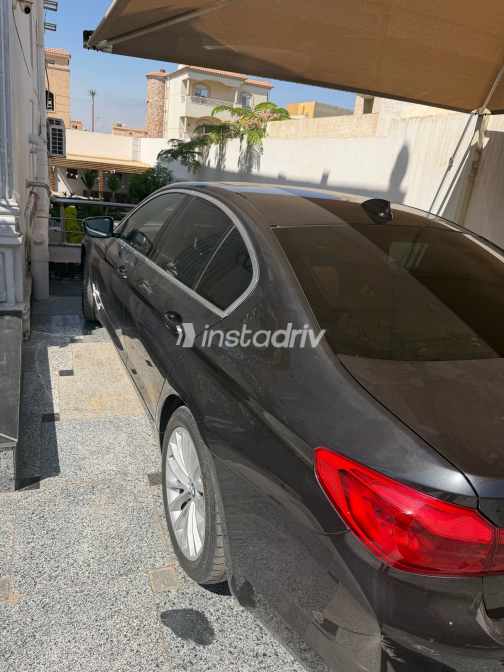بي ام دبليو 520 2020 أسود أوتوماتيك مستعملة للبيع في القاهرة الكبرى ( القاهرة - الجيزة) - 8