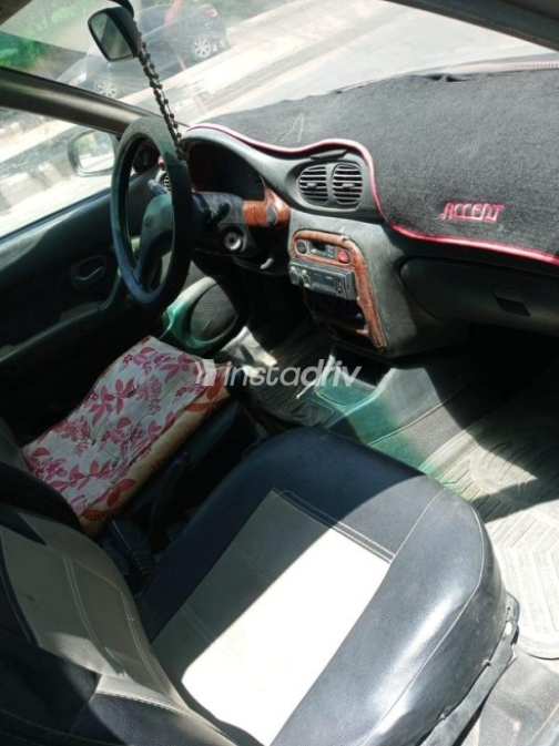 Hyundai Accent 2001 Gold Automatic Used for Sale in Greater Cairo ( Cairo + Giza) - 2