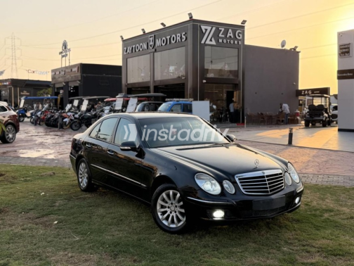 مرسيدس E 200 2007 أسود أوتوماتيك مستعملة للبيع في مدينة الشيخ زايد - 2