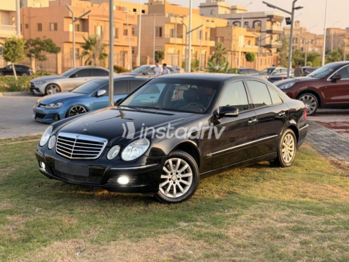 مرسيدس E 200 2007 أسود أوتوماتيك مستعملة للبيع في مدينة الشيخ زايد - 3