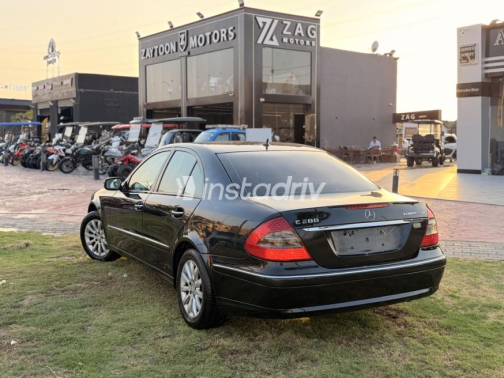 مرسيدس E 200 2007 أسود أوتوماتيك مستعملة للبيع في مدينة الشيخ زايد - 5