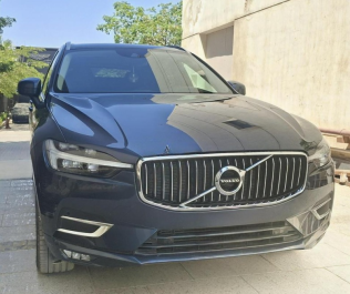 فولفو XC60 2021 أزرق غامق أوتوماتيك مستعملة للبيع في القاهرة الكبرى ( القاهرة - الجيزة)
