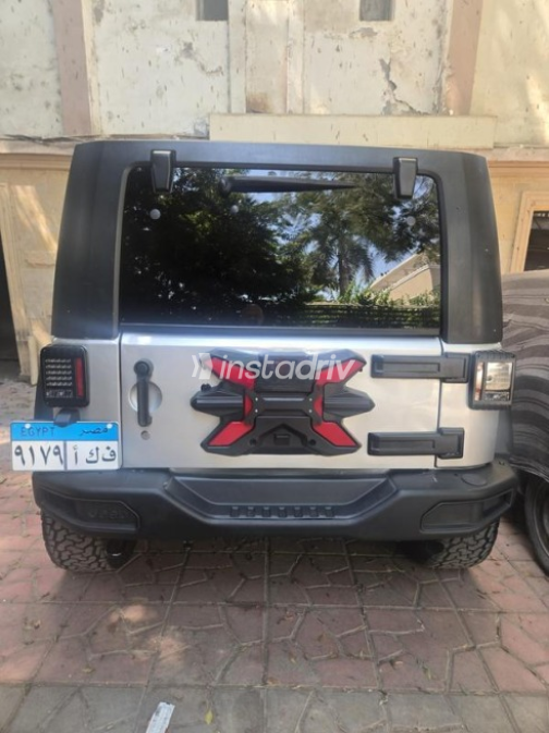 Jeep Wrangler 2010 Silver Automatic Used for Sale in Maadi - 6