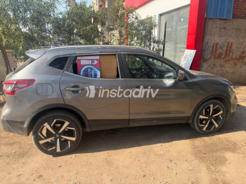 Nissan Qashqai 2019 Gray Automatic Used for Sale in Sharqia - 2
