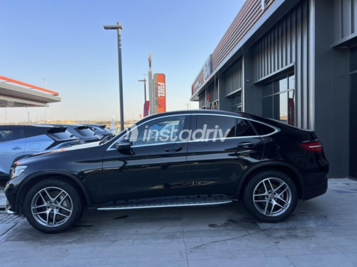 مرسيدس GLC 300 2019 أسود أوتوماتيك مستعملة للبيع في 6 أكتوبر - 3