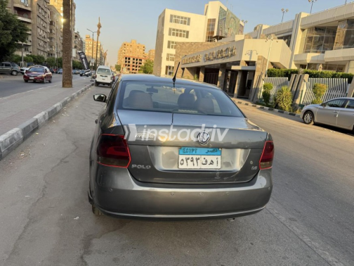فولكس فاغن بولو 2014 رمادي أوتوماتيك مستعملة للبيع في مصر الجديدة - 3