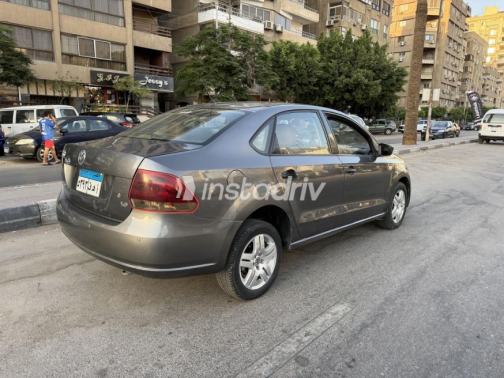فولكس فاغن بولو 2014 رمادي أوتوماتيك مستعملة للبيع في مصر الجديدة - 4