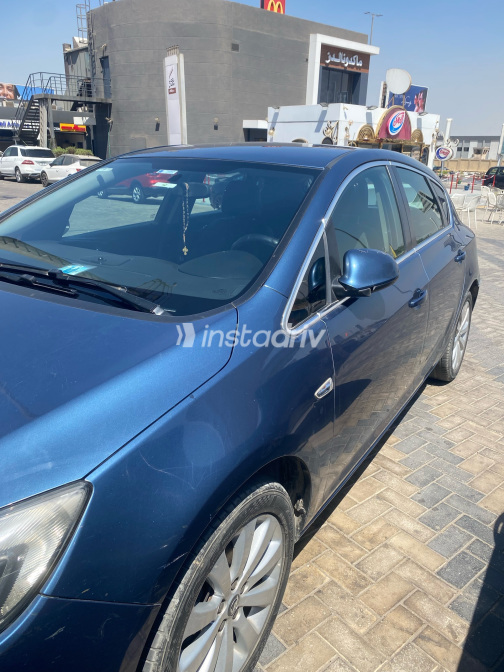 Opel Astra 2015 Blue Automatic Used for Sale in Greater Cairo ( Cairo + Giza) - 1