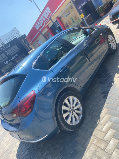 Opel Astra 2015 Blue Automatic Used for Sale in Greater Cairo ( Cairo + Giza) - 2
