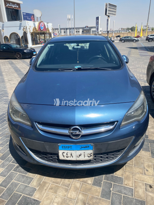 Opel Astra 2015 Blue Automatic Used for Sale in Greater Cairo ( Cairo + Giza) - 3