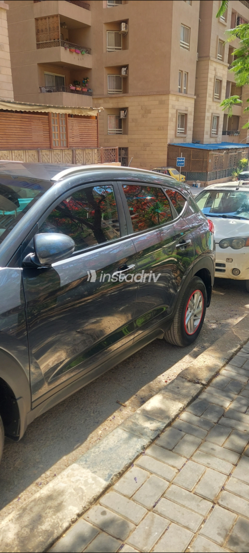 Hyundai Tucson 2021 Gray Automatic Used for Sale in Greater Cairo ( Cairo + Giza) - 3