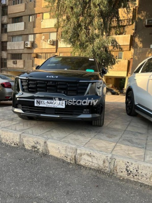 كيا سورينتو 2024 أسود أوتوماتيك مستعملة للبيع في القاهرة - 2