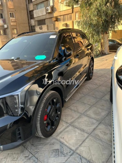 كيا سورينتو 2024 أسود أوتوماتيك مستعملة للبيع في القاهرة - 3