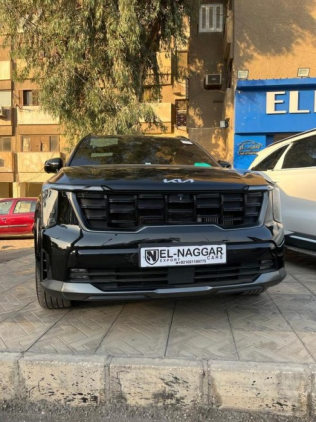 كيا سورينتو 2024 أسود أوتوماتيك مستعملة للبيع في القاهرة