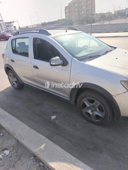 Renault Sandero Step Way 2019 Silver Automatic Used for Sale in Greater Cairo ( Cairo + Giza) - 3