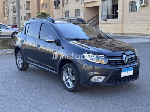 Renault Sandero Step Way 2021 Black Automatic Used for Sale in Greater Cairo ( Cairo + Giza) - 2