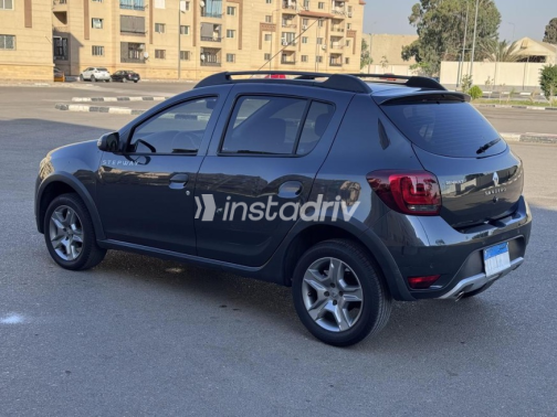 Renault Sandero Step Way 2021 Black Automatic Used for Sale in Greater Cairo ( Cairo + Giza) - 4