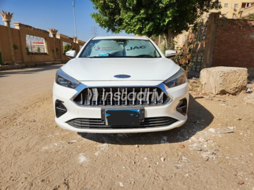 جاك J7 2022 أبيض أوتوماتيك مستعملة للبيع في سوهاج - 2