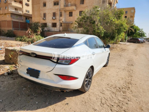 جاك J7 2022 أبيض أوتوماتيك مستعملة للبيع في سوهاج - 3
