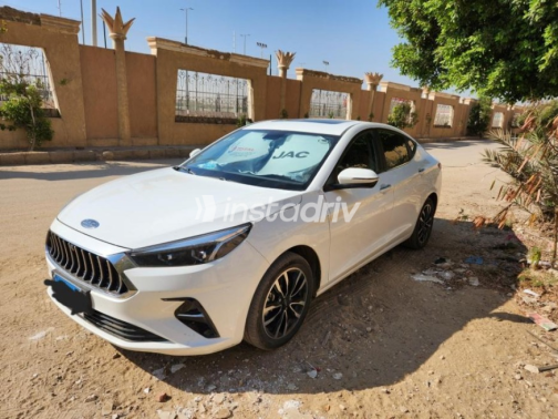 جاك J7 2022 أبيض أوتوماتيك مستعملة للبيع في سوهاج - 4