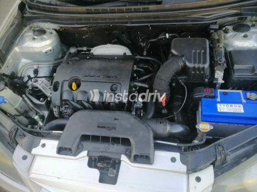 Hyundai Elantra HD 2020 White Automatic Used for Sale in Greater Cairo ( Cairo + Giza) - 4