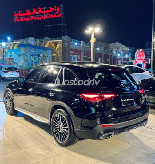 مرسيدس GLC 200 2023 أسود أوتوماتيك مستعملة للبيع في مدينة الشيخ زايد - 3