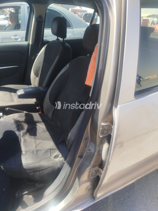Renault Logan 2015 Champagne Automatic Used for Sale in Greater Cairo ( Cairo + Giza) - 4