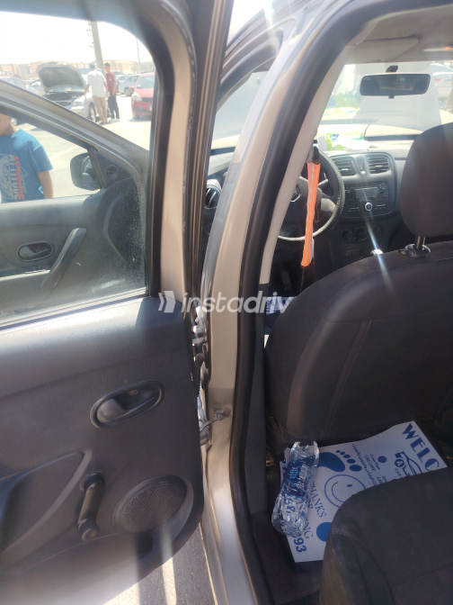 Renault Logan 2015 Champagne Automatic Used for Sale in Greater Cairo ( Cairo + Giza) - 5
