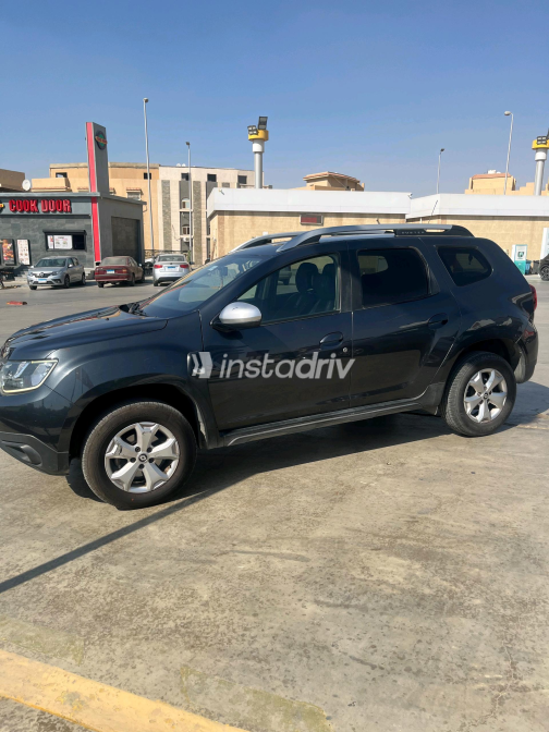 رينو داستر 2021 رمادي غامق CVT مستعملة للبيع في القاهرة الكبرى ( القاهرة - الجيزة) - 3