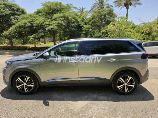 Peugeot 5008 2019 Silver Automatic Used for Sale in Greater Cairo ( Cairo + Giza) - 2