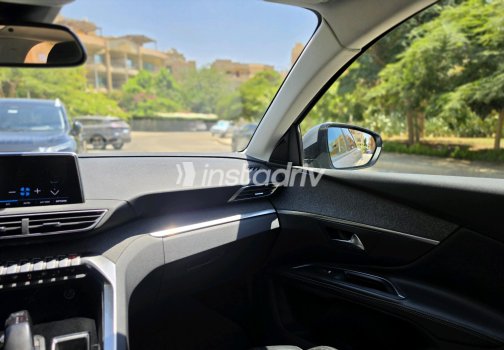 Peugeot 5008 2019 Silver Automatic Used for Sale in Greater Cairo ( Cairo + Giza) - 3