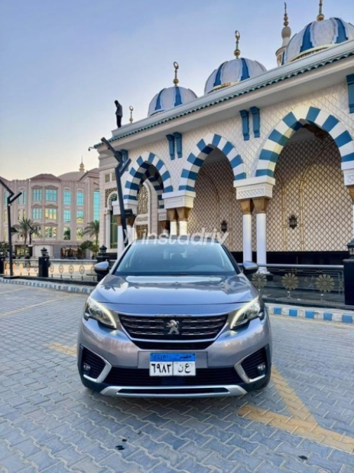 بيجو 5008 2019 فضي أوتوماتيك مستعملة للبيع في القاهرة - 1