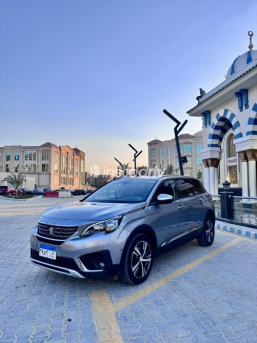 بيجو 5008 2019 فضي أوتوماتيك مستعملة للبيع في القاهرة - 2