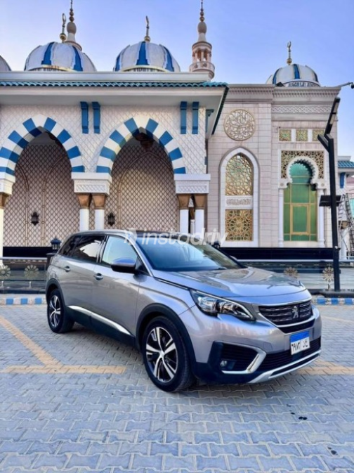 بيجو 5008 2019 فضي أوتوماتيك مستعملة للبيع في القاهرة - 3