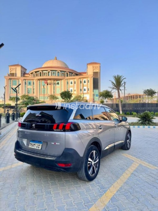 بيجو 5008 2019 فضي أوتوماتيك مستعملة للبيع في القاهرة - 6