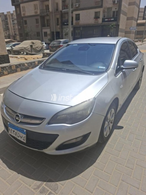 Opel Astra 2019 White Automatic Used for Sale in Greater Cairo ( Cairo + Giza) - 1