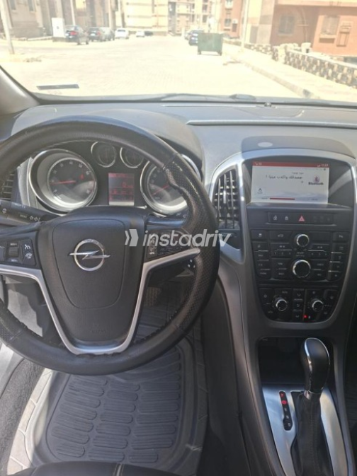 Opel Astra 2019 White Automatic Used for Sale in Greater Cairo ( Cairo + Giza) - 3
