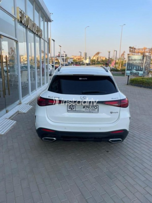 Mercedes GLC 300 2023 White Automatic Used for Sale in Sheikh Zayed City - 4