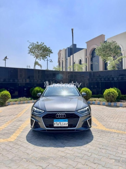 اودي A4 2022 فضي أوتوماتيك مستعملة للبيع في مدينة نصر - 1