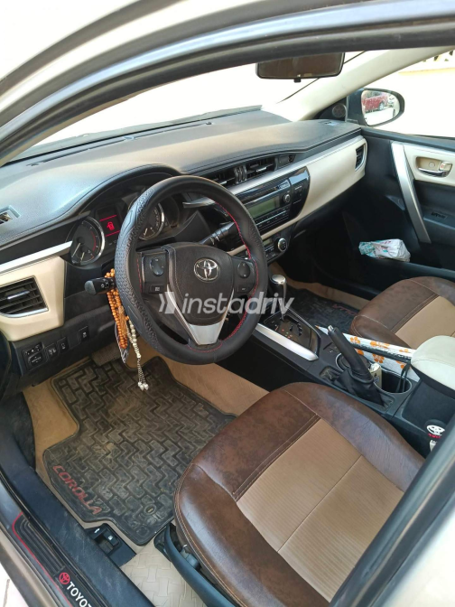 Toyota Corolla 2015 Champagne Automatic Used for Sale in Greater Cairo ( Cairo + Giza) - 2