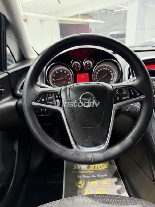 Opel Astra 2015 Black Automatic Used for Sale in Cairo - 3