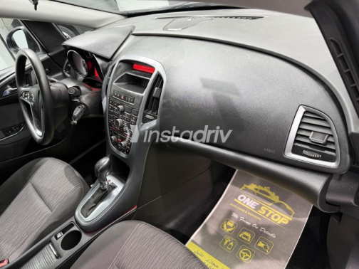 Opel Astra 2015 Black Automatic Used for Sale in Cairo - 4