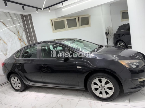 Opel Astra 2015 Black Automatic Used for Sale in Cairo - 5