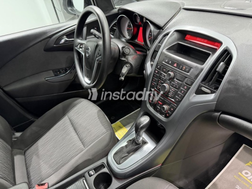 Opel Astra 2015 Black Automatic Used for Sale in Cairo - 7