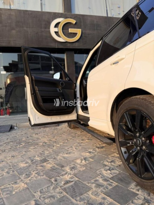Land Rover Range Rover Sport 2022 White Automatic Used for Sale in Cairo - 7