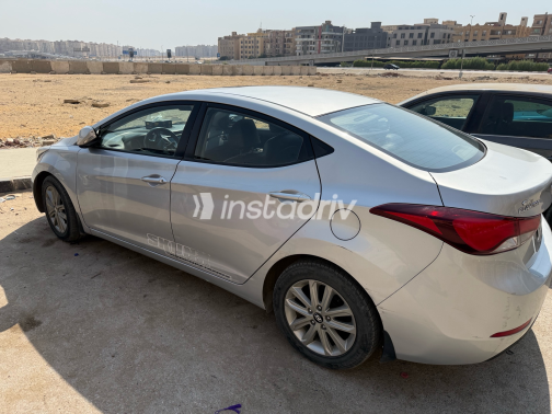Hyundai Elantra 2015 Silver Automatic Used for Sale in Greater Cairo ( Cairo + Giza) - 4